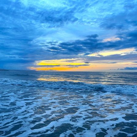 Casa Blanca Beachfront House With Shared Pool Access Pangea Lodge 曼萨尼约 外观 照片