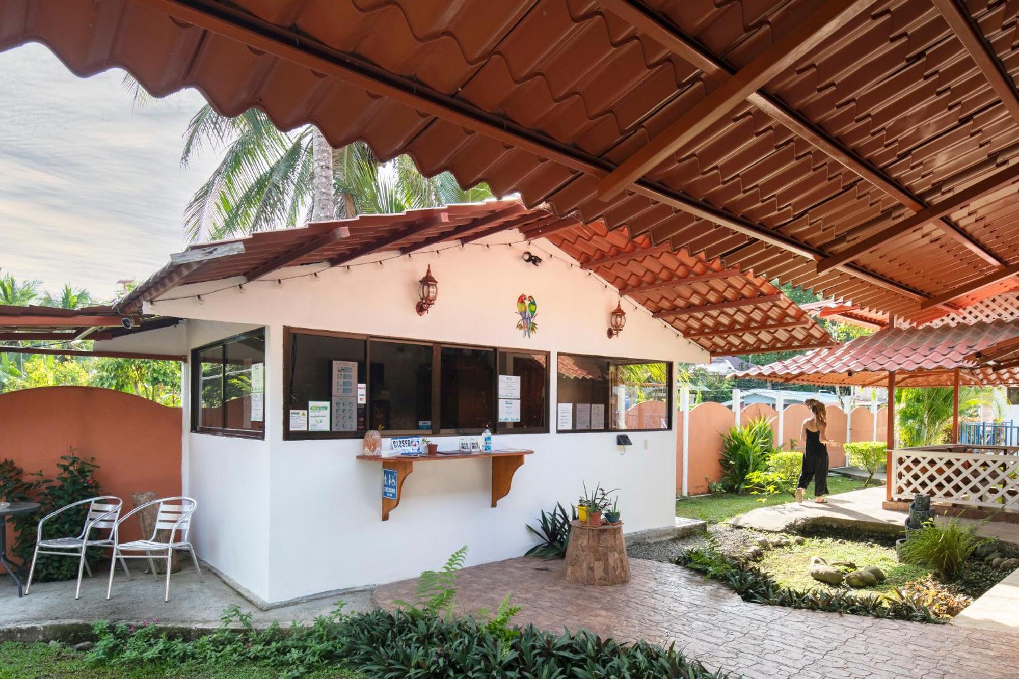 Casa Blanca Beachfront House With Shared Pool Access Pangea Lodge 曼萨尼约 外观 照片