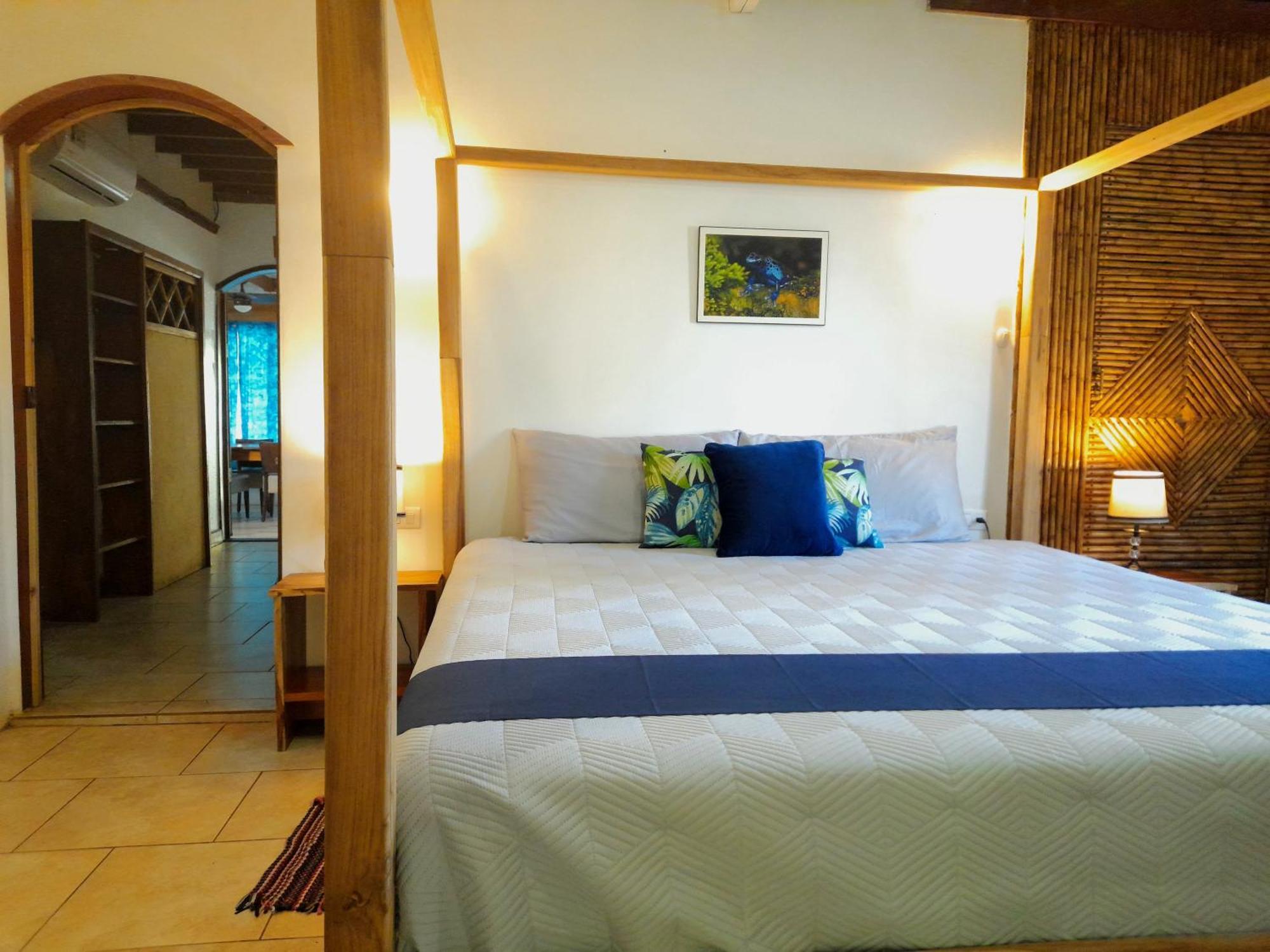 Casa Blanca Beachfront House With Shared Pool Access Pangea Lodge 曼萨尼约 外观 照片