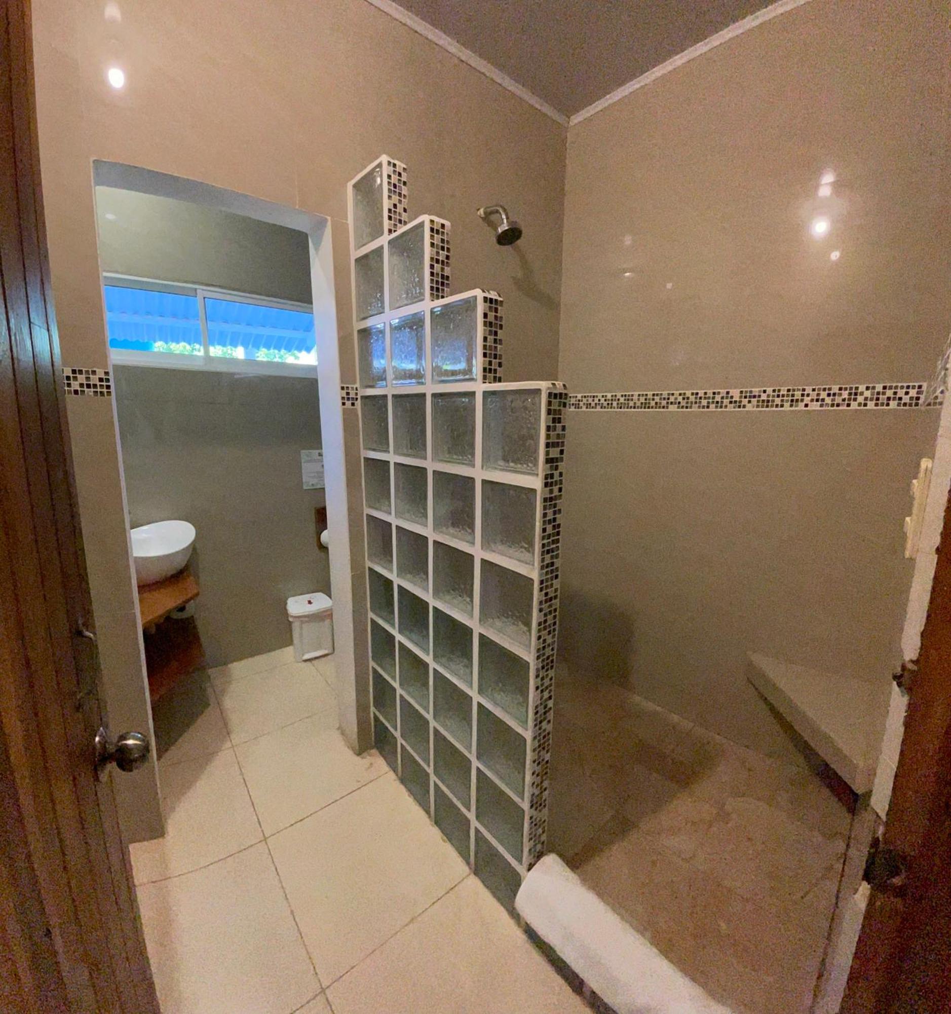 Casa Blanca Beachfront House With Shared Pool Access Pangea Lodge 曼萨尼约 外观 照片