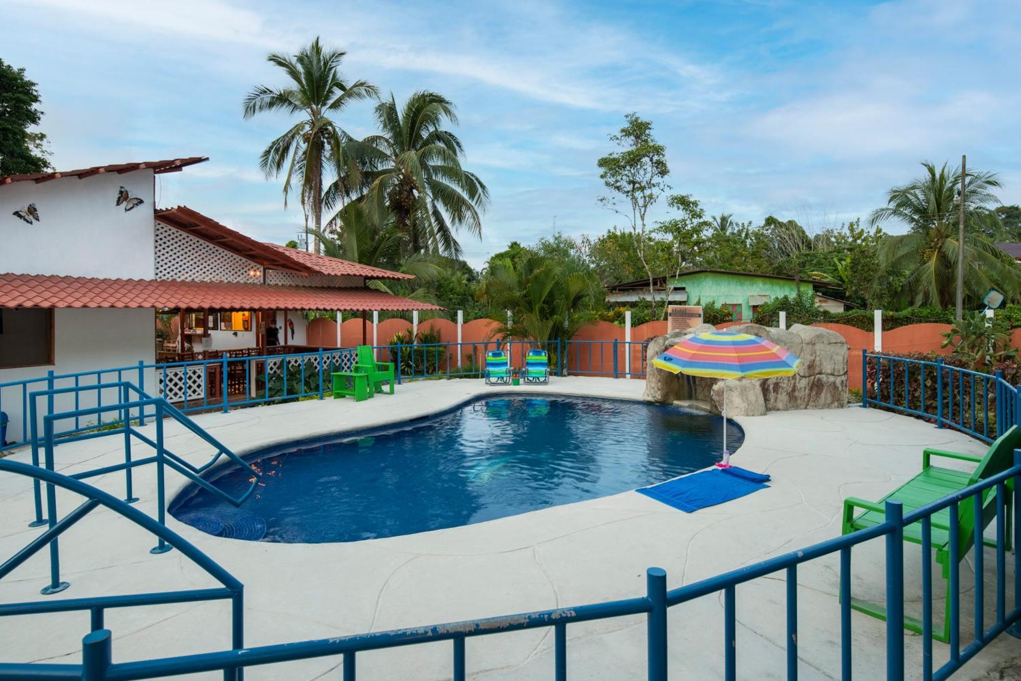 Casa Blanca Beachfront House With Shared Pool Access Pangea Lodge 曼萨尼约 外观 照片