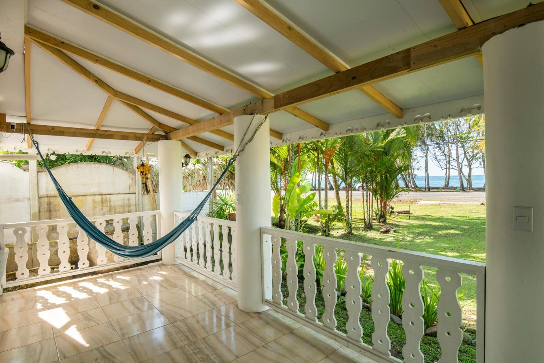 Casa Blanca Beachfront House With Shared Pool Access Pangea Lodge 曼萨尼约 外观 照片