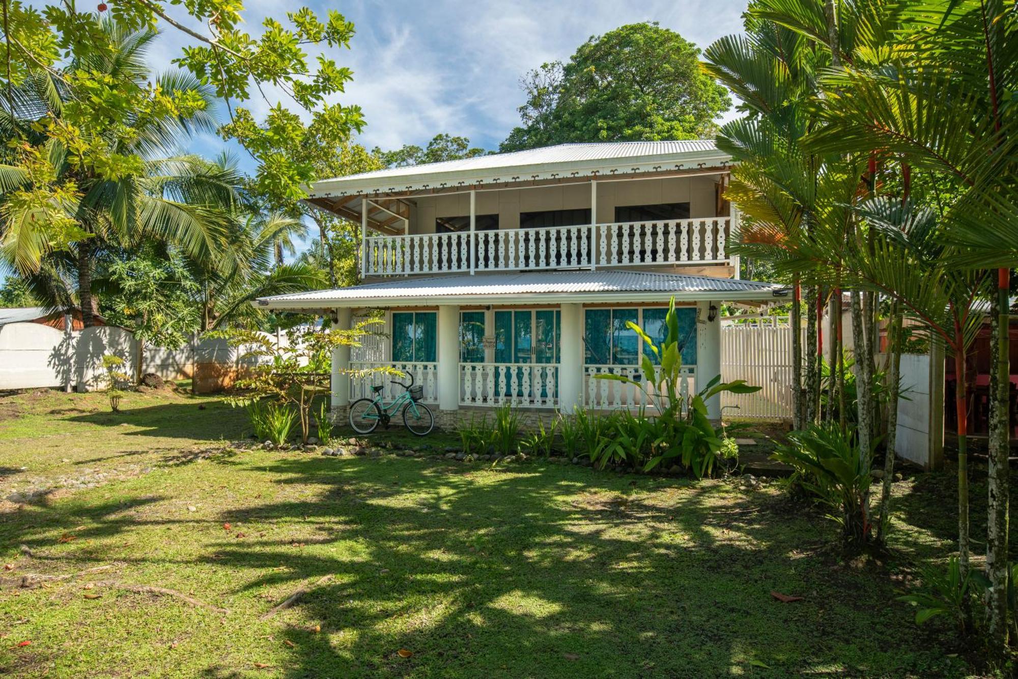 Casa Blanca Beachfront House With Shared Pool Access Pangea Lodge 曼萨尼约 外观 照片
