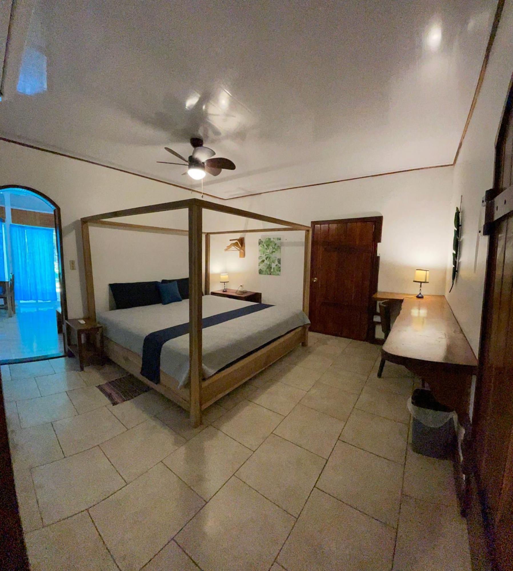 Casa Blanca Beachfront House With Shared Pool Access Pangea Lodge 曼萨尼约 外观 照片