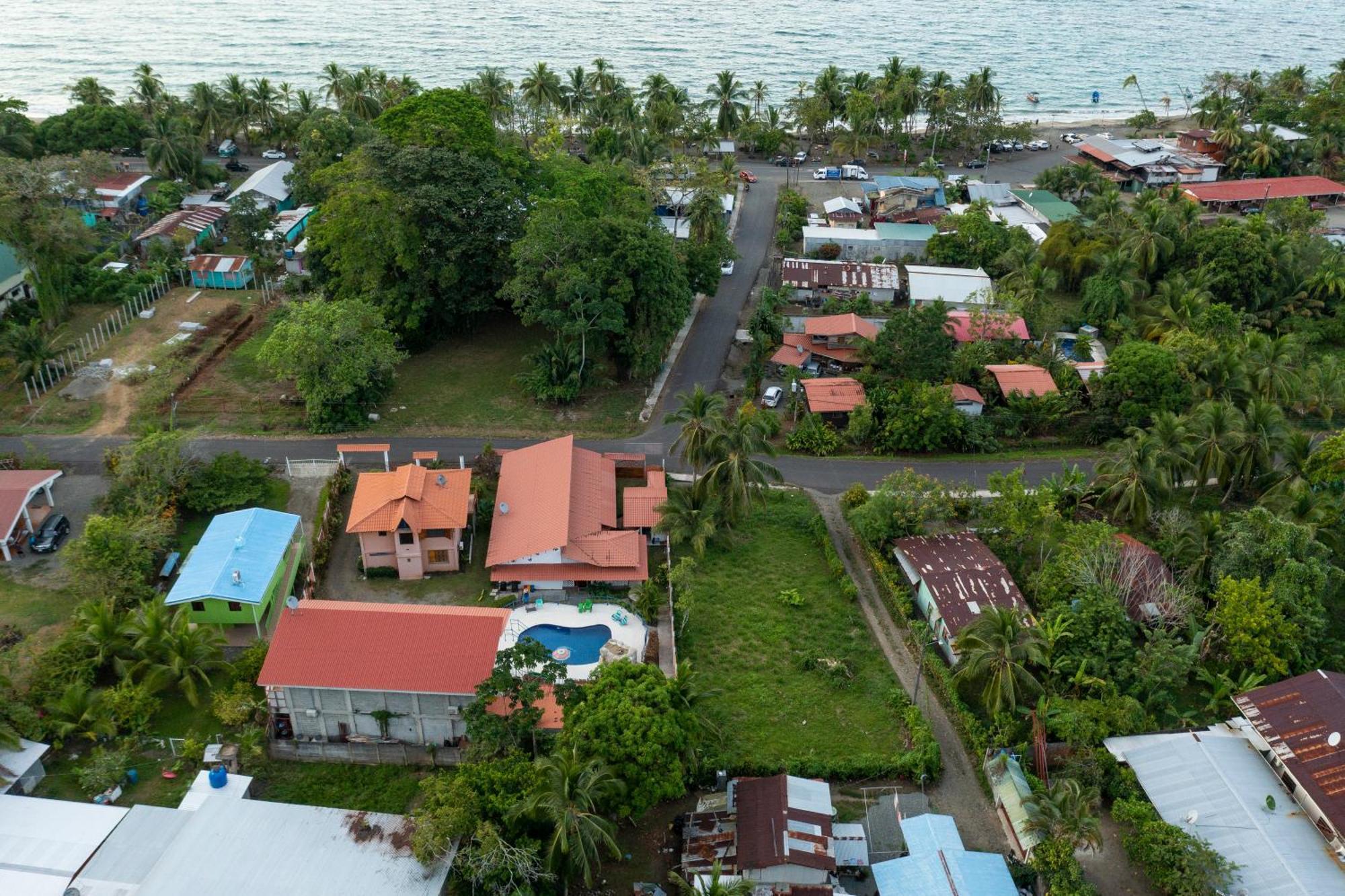 Casa Blanca Beachfront House With Shared Pool Access Pangea Lodge 曼萨尼约 外观 照片